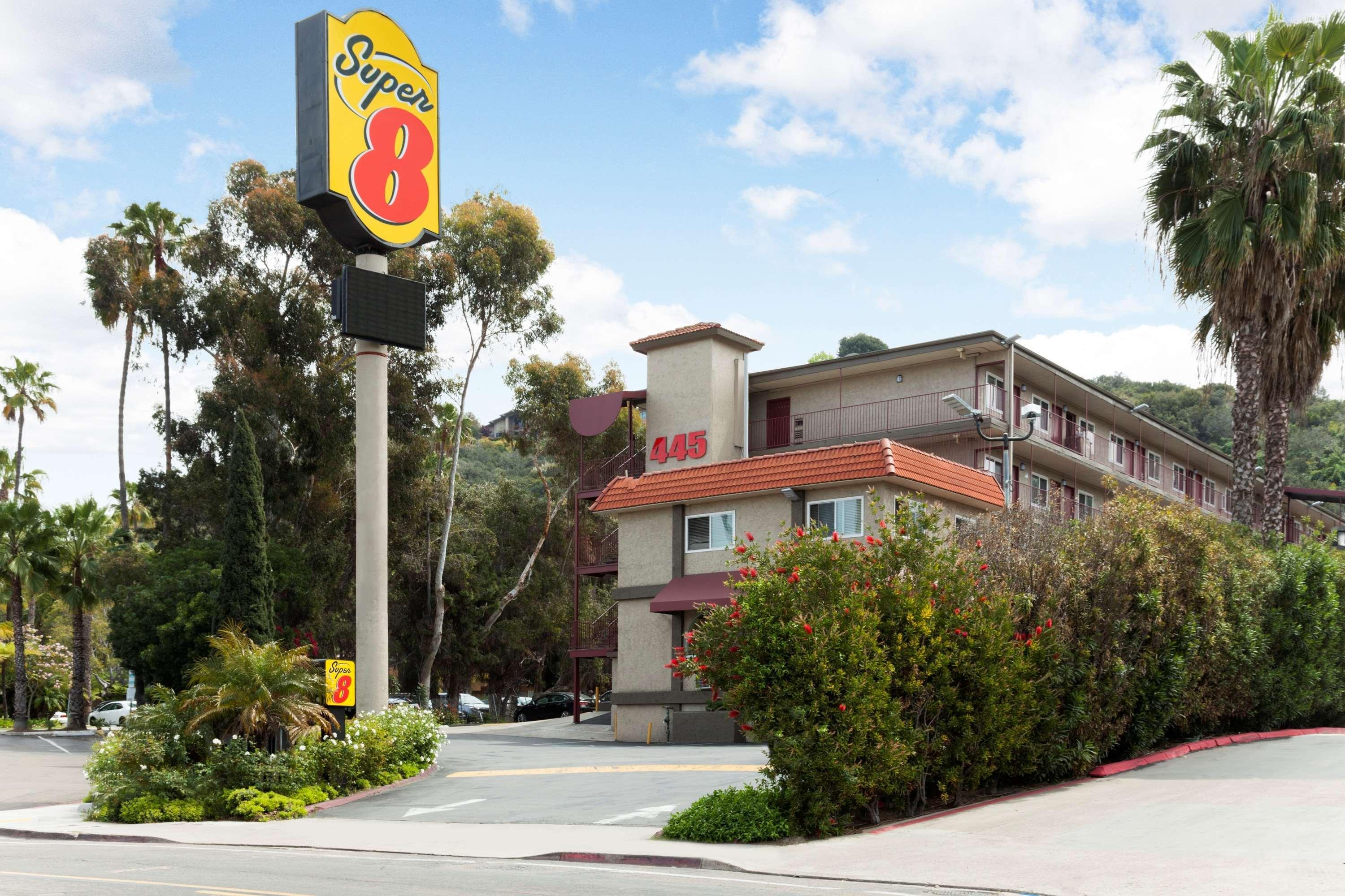Super 8 By Wyndham Circle Hotel 2*
