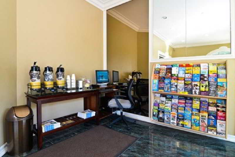 Super 8 By Wyndham Circle Hotel San Diego
