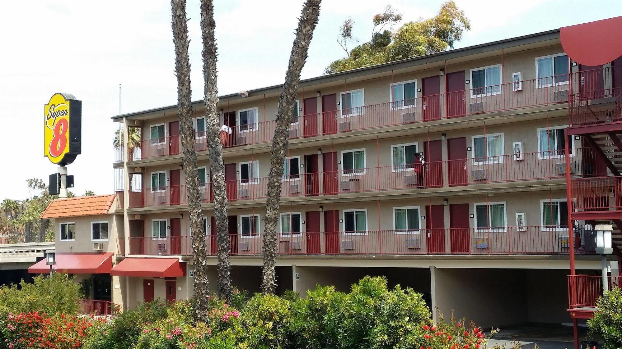 Hotel Super 8 By Wyndham Circle San Diego