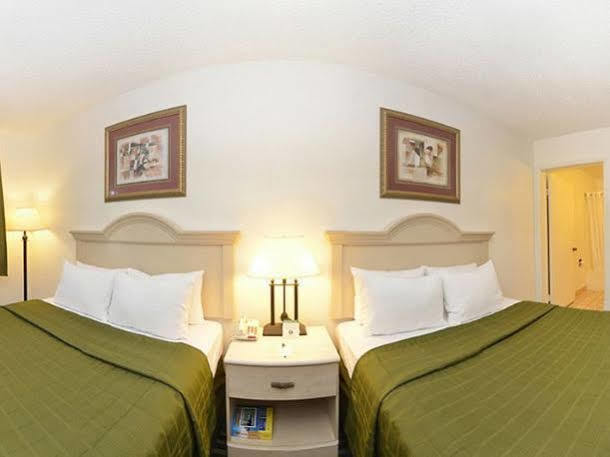Super 8 By Wyndham Circle Hotel San Diego