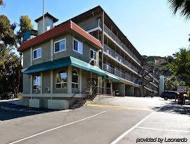 Super 8 By Wyndham Circle 2*
